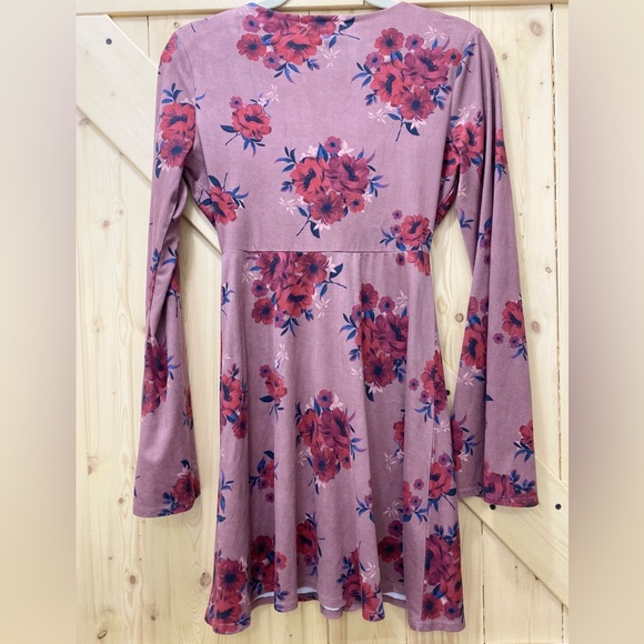 ❤️🔥Socialite Dusty Mauve Vegan Soft Leather Red Floral Butterfly Sleeve Dress - Picture 5 of 8